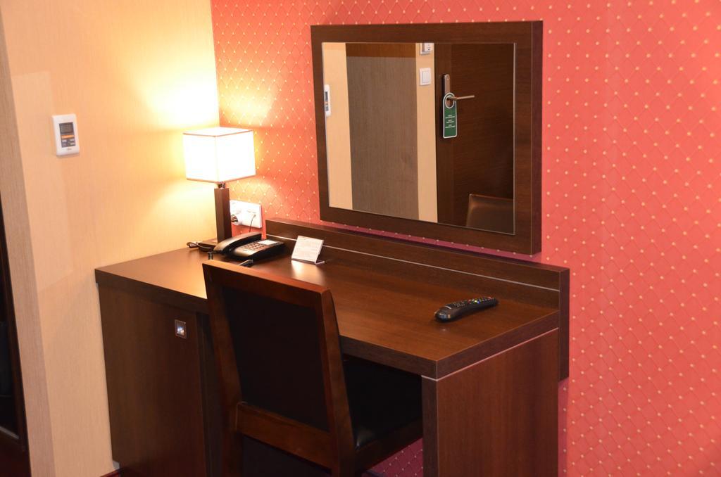 Hotel Pik Mikolow Habitación foto