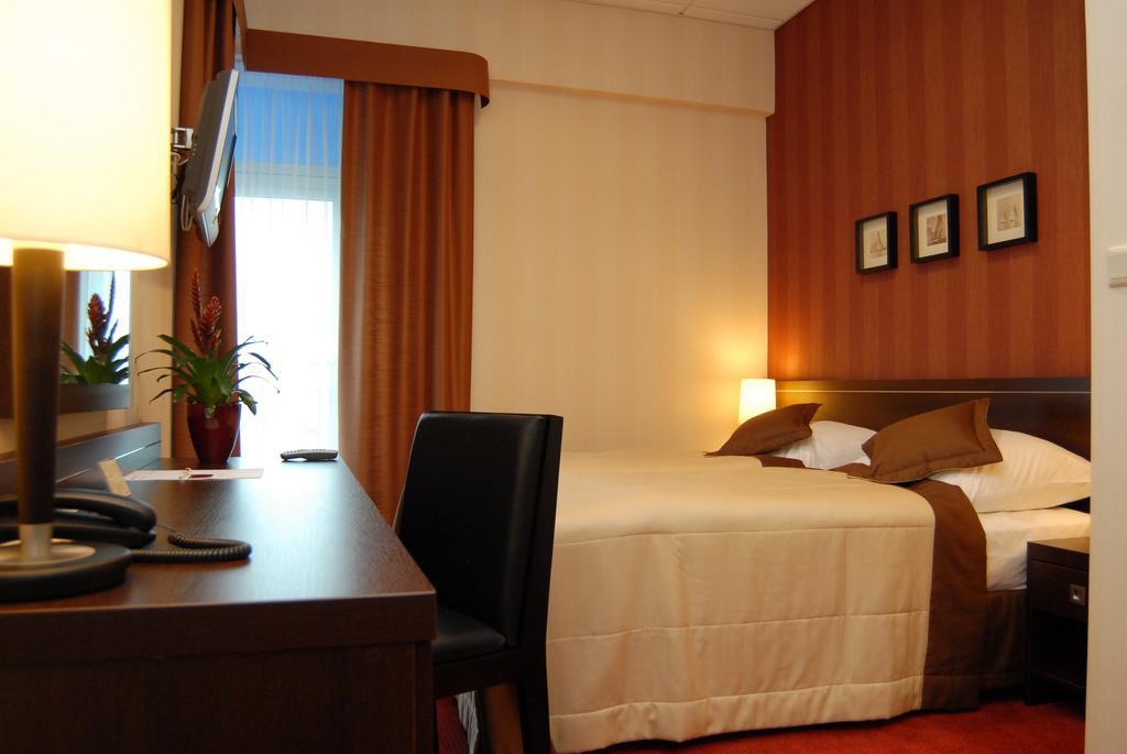 Hotel Pik Mikolow Habitación foto